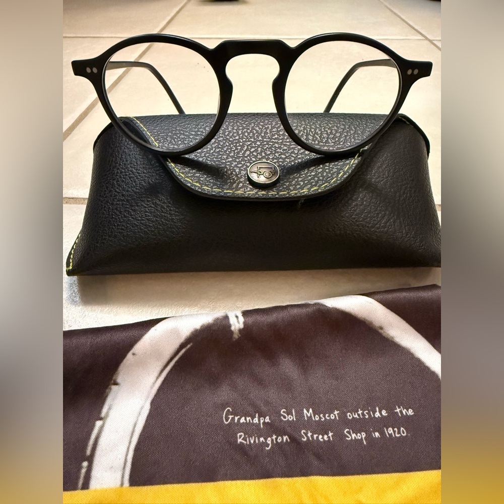 MOSCOT Black Round Optical Glasses with Subtle Silver Rivets